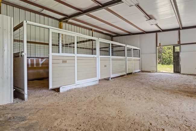 View of stable, 3 horse stalls | Image 29