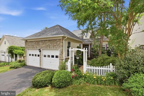 9411 Primrose Ln, MANASSAS PARK, VA, 20111-3084 | Card Image