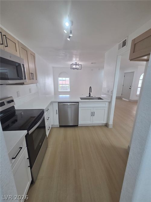 116-1800 Edmond St, Las Vegas, NV, 89146-0326 | Card Image