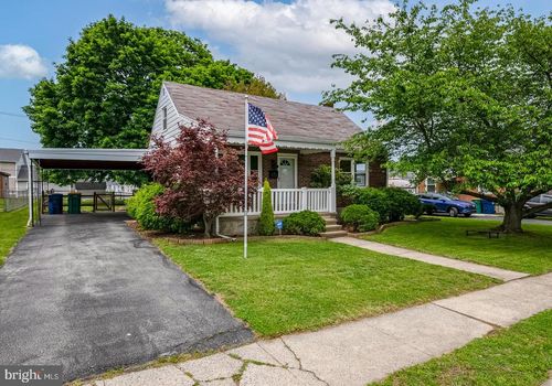 2811 Garfield Ave, READING, PA, 19609-2105 | Card Image