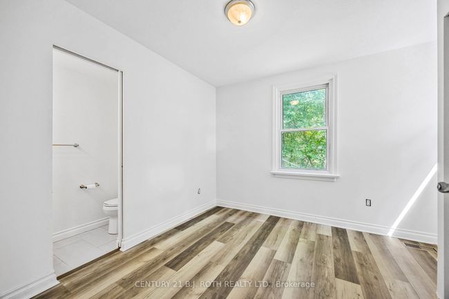 118 Wellington St W, House other with 2 bedrooms, 2 bathrooms and 8 parking in Barrie ON | Image 13