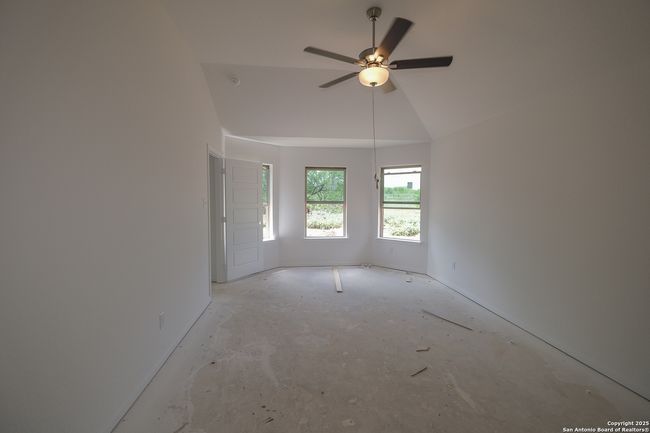 137 Cheyenne Dr, House other with 4 bedrooms, 3 bathrooms and null parking in Floresville TX | Image 13