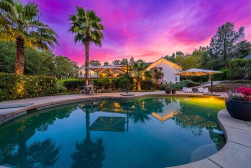 8101 Montgomery Cir, Redding, CA, 96001-9551 | Card Image