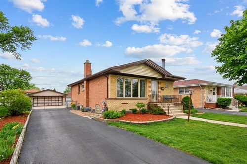 7944 Austin Ave, Burbank, IL, 60459-1918 | Card Image