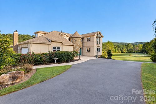 422 Crooked Creek Rd, Hendersonville, NC, 28739-6826 | Card Image