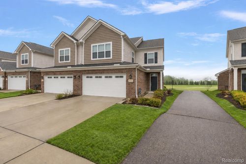 8743 Grove St, Washington Twp, MI, 48094-3616 | Card Image