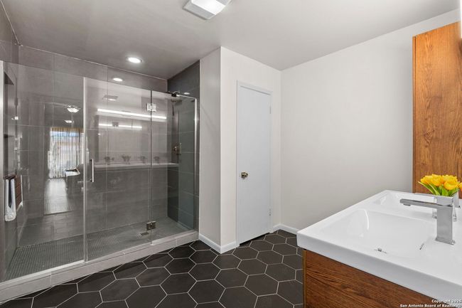 6210 Meadow Grv, House other with 3 bedrooms, 2 bathrooms and null parking in Windcrest TX | Image 22