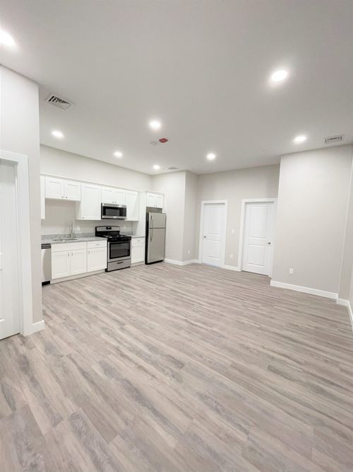 apt-5-62 Lowell St, Manchester, NH, 03101-1607 | Card Image