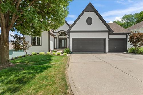 5605 Ne Coral Dr, Lee's Summit, MO, 64064-1165 | Card Image