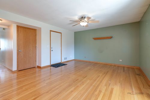 515 Southwood Cir, Streamwood, IL, 60107-2286 | Card Image