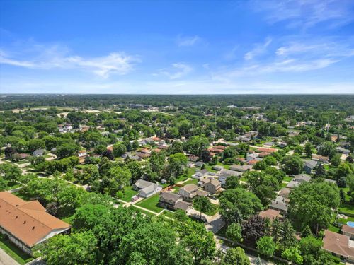 4901 W Maple Leaf Cir, Greenfield, WI, 53220-2780 | Card Image