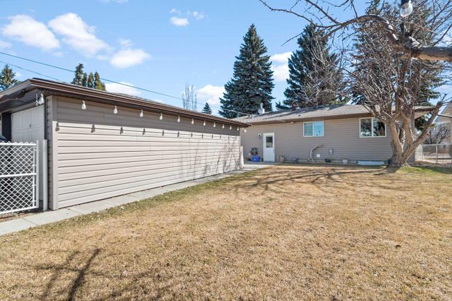 3306 43 Avenue, Home with 5 bedrooms, 2 bathrooms and 4 parking in Red Deer AB | Image 33