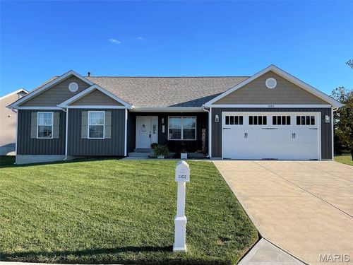 1102 Stone Henge Ct, Pevely, MO, 63070-3212 | Card Image