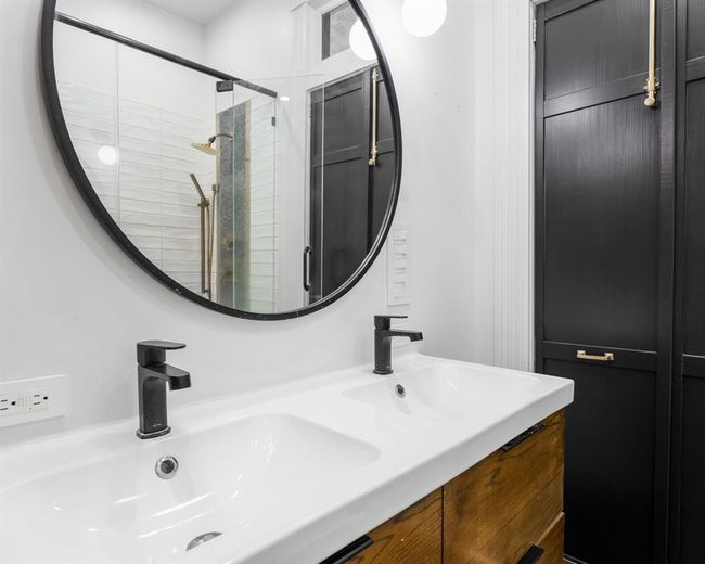 Double Sinks in Primary Bathroom | Image 31