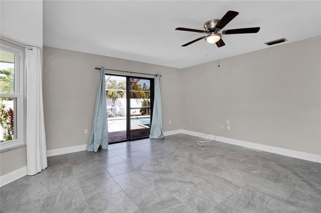 Master Bedroom | Image 32