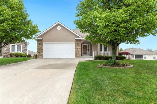 900 Sw Olympia Ct, Lee's Summit, MO, 64082-4802 | Card Image