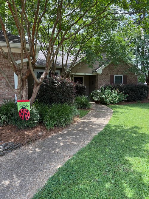 210 Laurel Oak Cv, Brandon, MS, 39047-7442 | Card Image