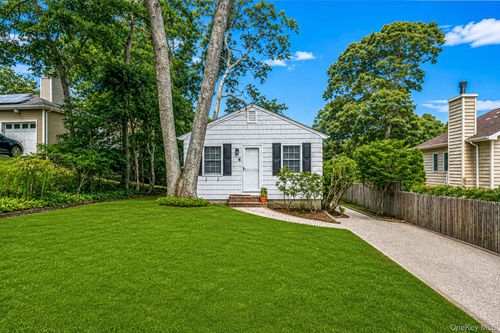 4 Vine St, Hampton Bays, NY, 11946-2331 | Card Image