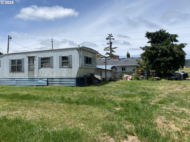35001 Seavey Loop Rd, House other with 2 bedrooms, 1 bathrooms and null parking in Eugene OR | Image 13