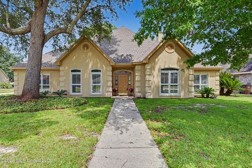 426 Carmargue Ln, Biloxi, MS, 39531-2295 | Card Image