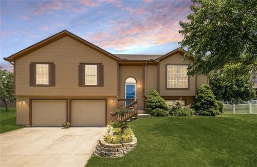 1903 Nw Rosewood Dr, Grain Valley, MO, 64029-7212 | Card Image