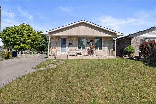 21 Loraine Dr, Saint Catharines, ON, L2P3N9 | Card Image