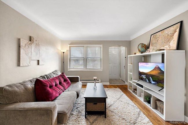 110 W Shevlin Ave, House other with 2 bedrooms, 1 bathrooms and null parking in Hazel Park MI | Image 5