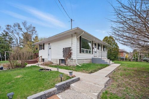 3328 Elizabeth St, Osgoode, ON, K0A2W0 | Card Image