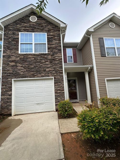 8957 Bradstreet Commons Way, Charlotte, NC, 28215-5317 | Card Image