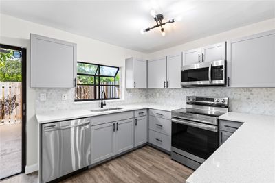 357 City View Dr, House other with 2 bedrooms, 1 bathrooms and null parking in Fort Lauderdale FL | Image 3