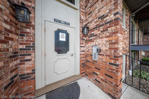75-322 Riviera Dr, Saint Clair Shores, MI, 48080-1539 | Card Image