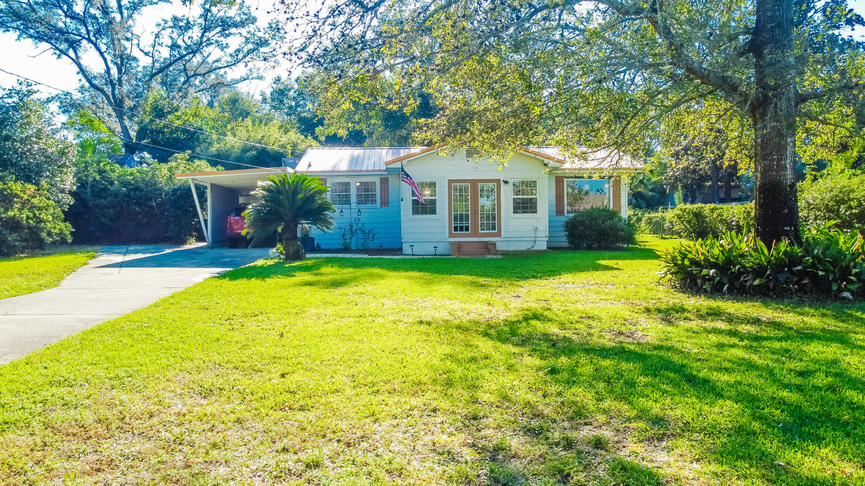 Longwood Dr, Shalimar, FL 32579