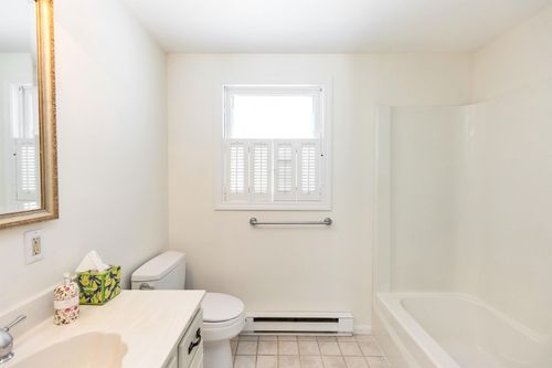 4 Burlington Road, Nashua, NH, 03062-3504 | Card Image