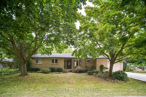 60 Sunset Ave, Warwick, ON, N0M2S0 | Card Image