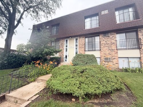 202-200 S Waters Edge Dr, Glendale Heights, IL, 60139-1610 | Card Image