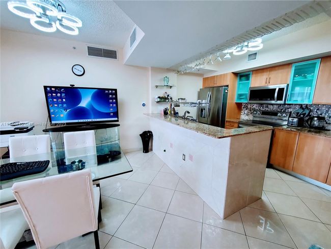 APT-906 - 17555 Atlantic Blvd, Condo with 2 bedrooms, 2 bathrooms and null parking in Sunny Isles Beach FL | Image 8