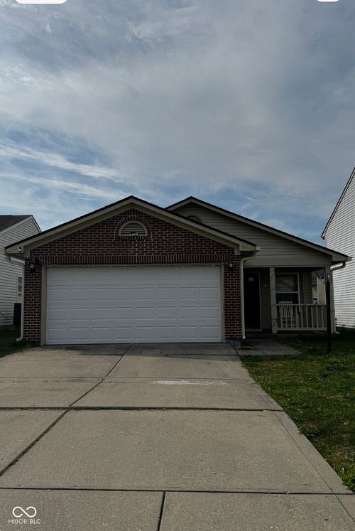 529 Meadows Edge Ln, Indianapolis, IN, 46217-5352 | Card Image