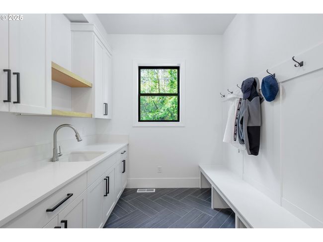 Mud Room | Image 28
