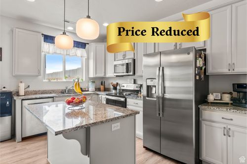 1546 W Parkview Dr, Syracuse, UT, 84075-9851 | Card Image