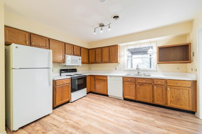 APT-42 - 8597 Mathias Dr, Condo with 2 bedrooms, 2 bathrooms and null parking in Grosse Ile MI | Image 14