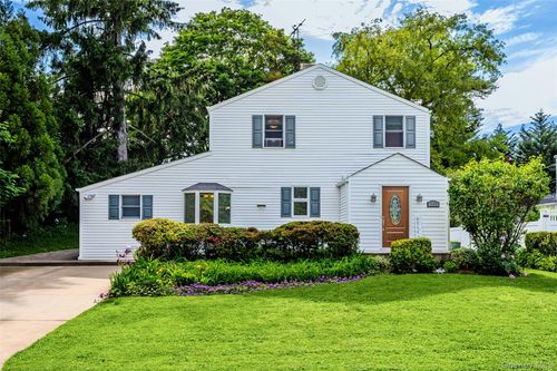 103 Cherrytree Ln, Roslyn Heights, NY, 11577-2404 | Card Image