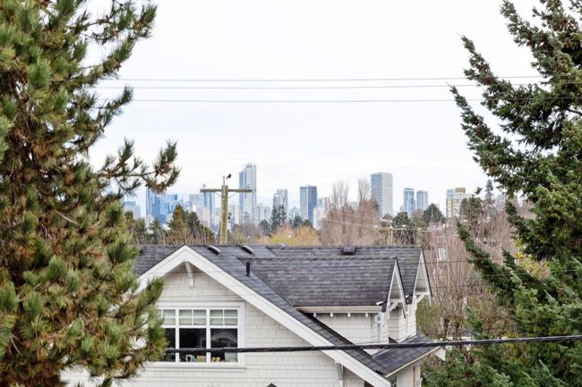 3311 W 2 Nd Avenue, Home with 3 bedrooms, 2 bathrooms and 1 parking in Vancouver BC | Image 38