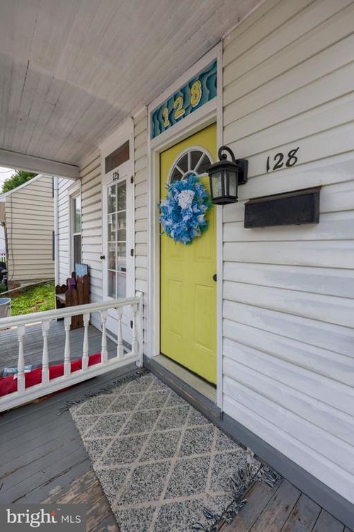 128 N Charlotte St, MANHEIM, PA, 17545-1106 | Card Image