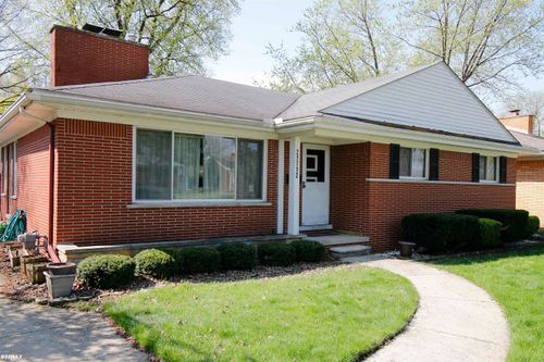 21712 Yale St, Saint Clair Shores, MI, 48081-2801 | Card Image