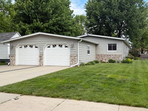 223 10th Ave, Worthington, MN, 56187-1579 | Card Image