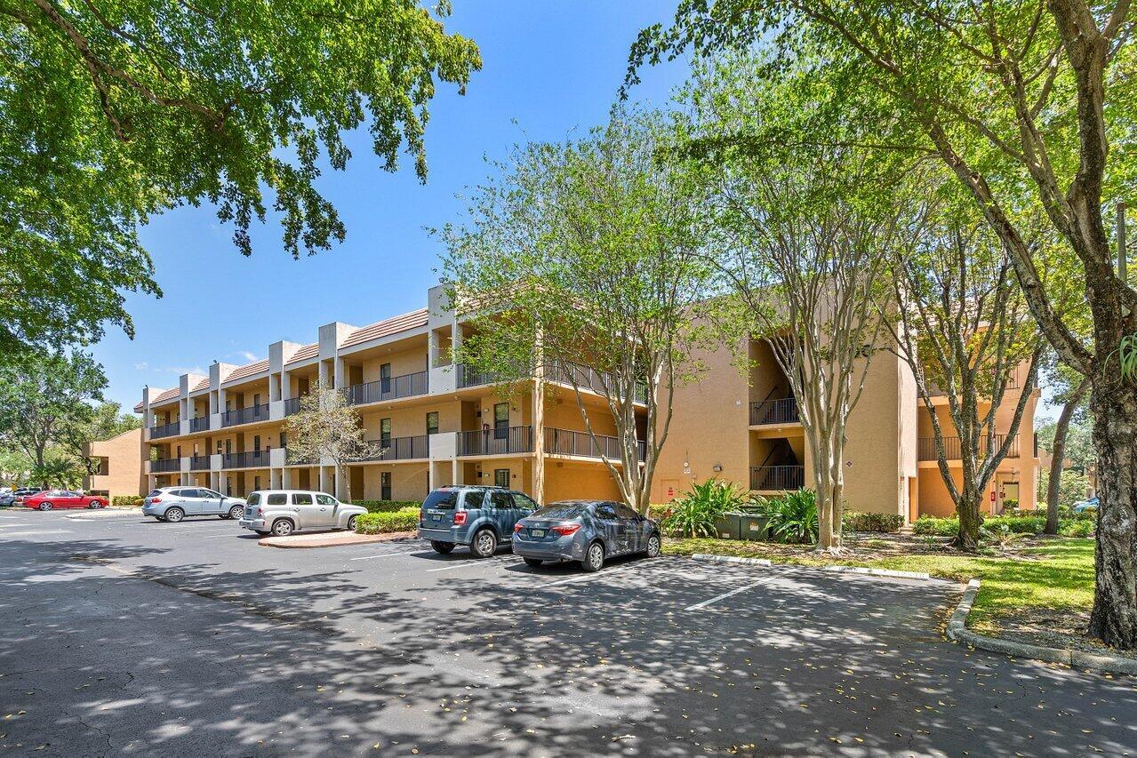 Coral Lake Dr, Margate, FL 33063