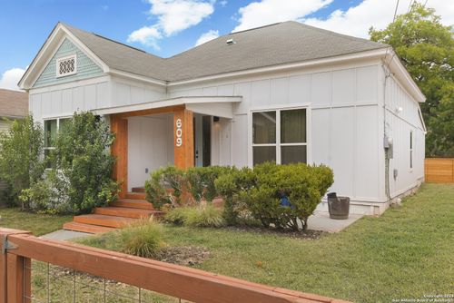 609 Dakota St, San Antonio, TX, 78203-1329 | Card Image