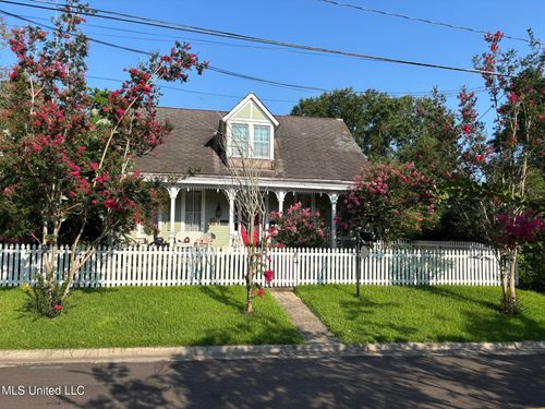 204 Arlington Ave, Natchez, MS, 39120-3549 | Card Image