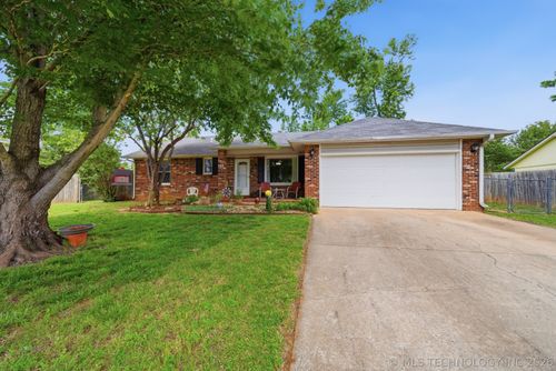707 W 46th Pl, Sand Springs, OK, 74063-2211 | Card Image