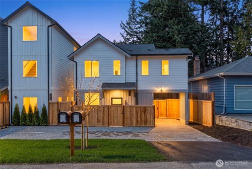 11013 Goodwin Way Ne, Seattle, WA, 98125-6538 | Card Image